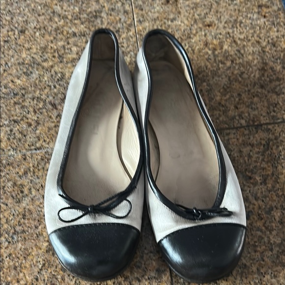 CHANEL Black and White Flats with Bow Detail - Picture 1 of 12